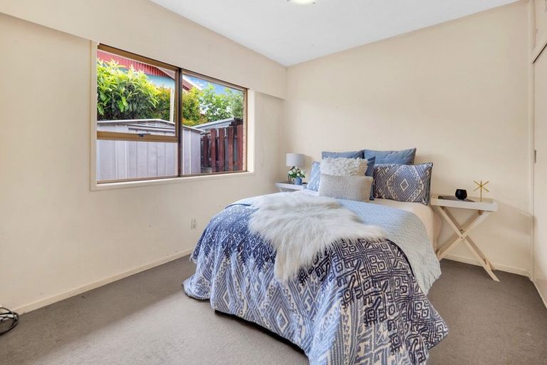 Photo of property in 1/58 Meadway, Sunnyhills, Auckland, 2010
