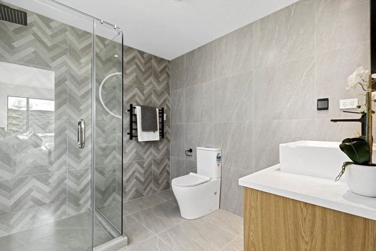 Photo of property in 2 Kanono Way, Helensville, 0800