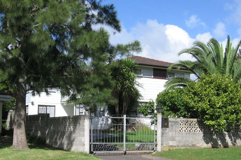 Photo of property in 42 Allington Road, Massey, Auckland, 0614