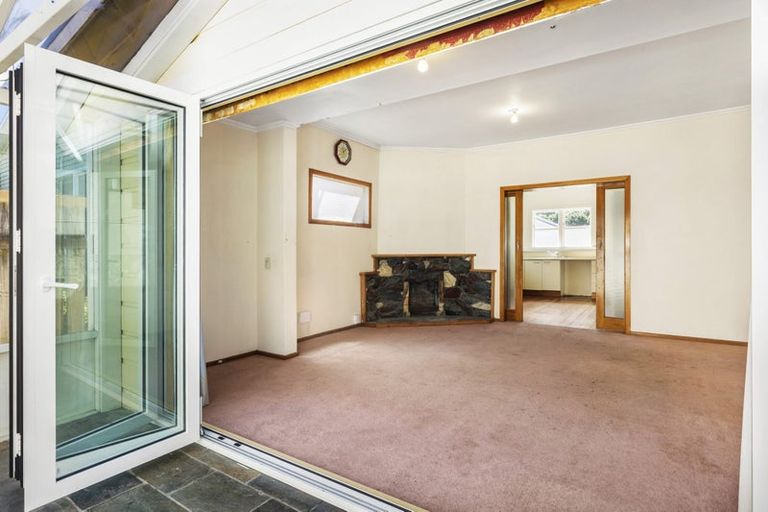 Photo of property in 62 Happy Valley Road, Owhiro Bay, Wellington, 6023