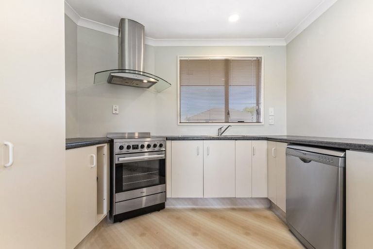 Photo of property in 2/98 Domain Terrace, Spreydon, Christchurch, 8024