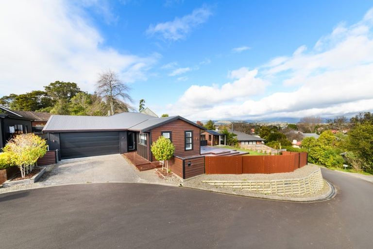 Photo of property in 2 Waimarama Court, Roslyn, Palmerston North, 4414