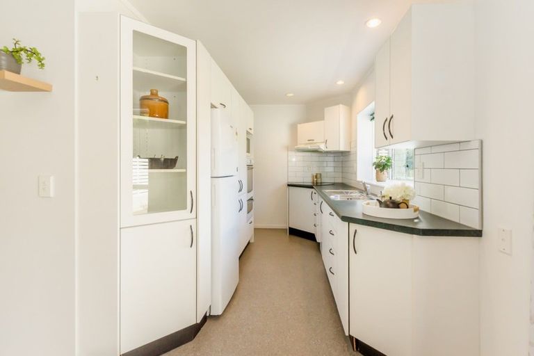 Photo of property in 2 Te Uruhi Grove, Paraparaumu, 5032