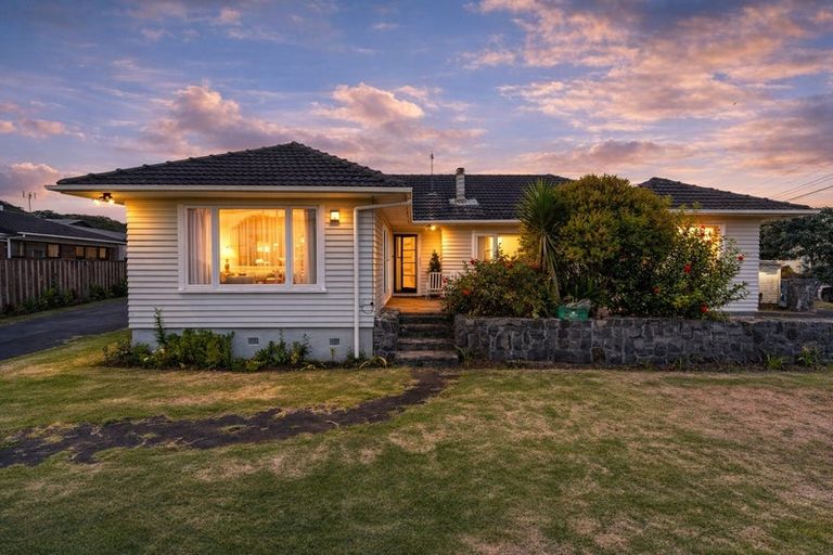 Photo of property in 107 Taylor Road, Mangere Bridge, Auckland, 2022