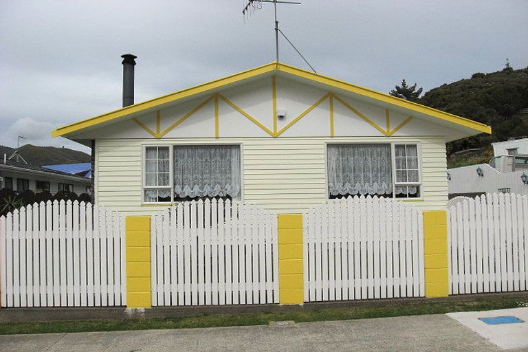 Photo of property in 27 Enfield Street, Wainuiomata, Lower Hutt, 5014