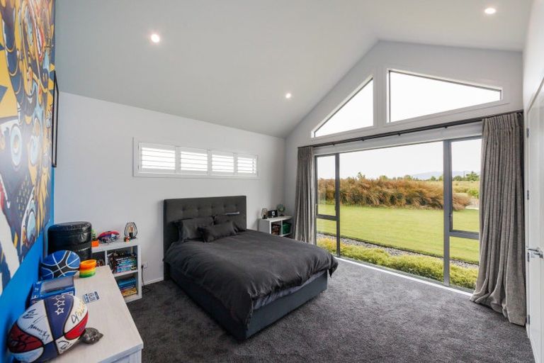 Photo of property in 12 Colquhoun Way, Kelvin Grove, Palmerston North, 4470