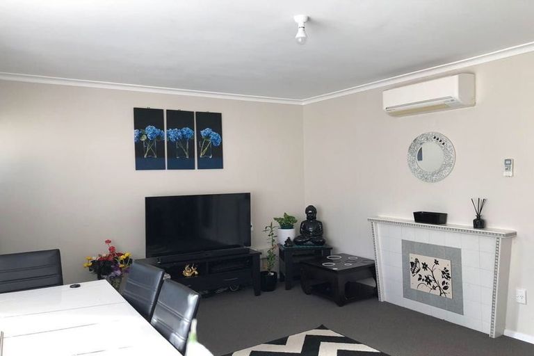 Photo of property in 2/5 Hinemoa Street, Waiwhetu, Lower Hutt, 5010