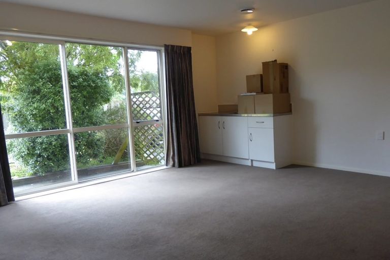 Photo of property in 198 Newlands Road, Newlands, Wellington, 6037