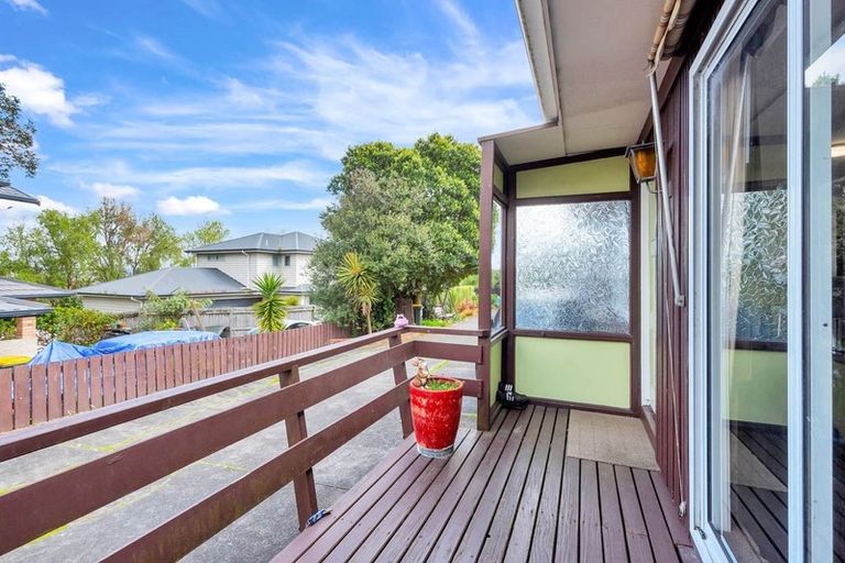 Photo of property in 2/4202a Great North Road, Glendene, Auckland, 0602