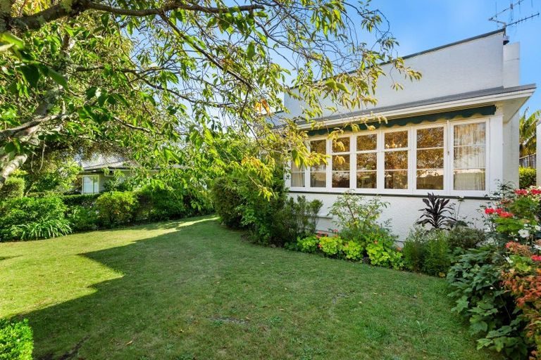 Photo of property in 11 Coleman Terrace, Hospital Hill, Napier, 4110