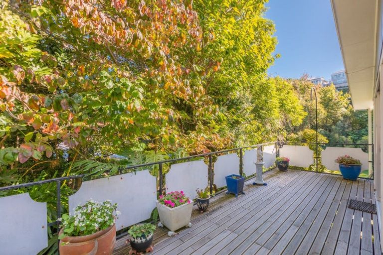 Photo of property in 71 Faraday Street, Hospital Hill, Napier, 4110