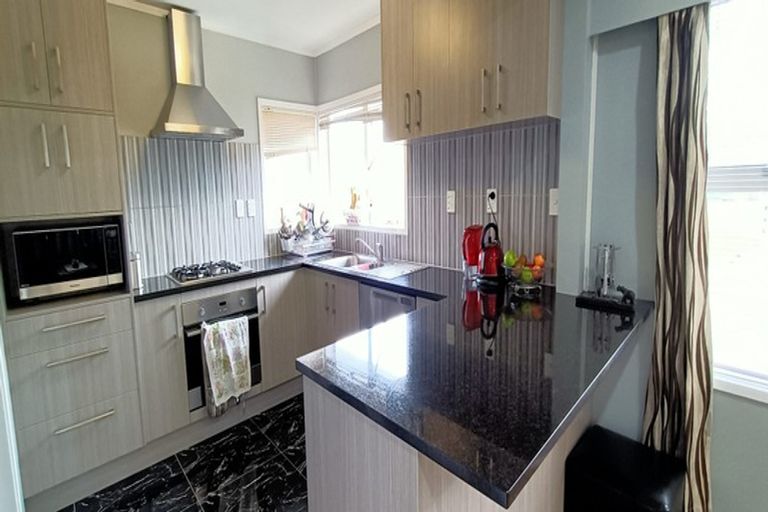 Photo of property in 1/63 Chartwell Avenue, Glenfield, Auckland, 0629