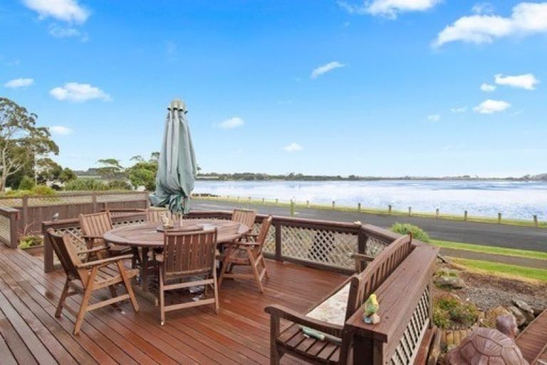 Photo of property in 22 Rangiwhea Road, Waiuku, 2123