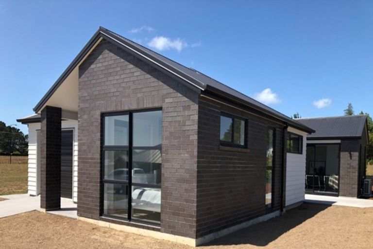 Photo of property in 53 Vinistra Road, Kumeu, 0810