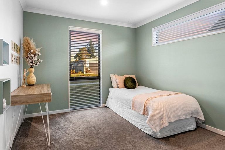 Photo of property in 14 Chatsworth Avenue, Rangiora, 7400