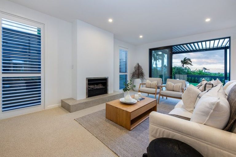 Photo of property in 18a Eastcliffe Road, Castor Bay, Auckland, 0620