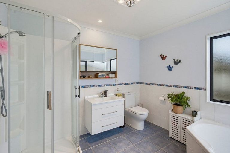 Photo of property in 166 Milne Drive, Paraparaumu, 5032
