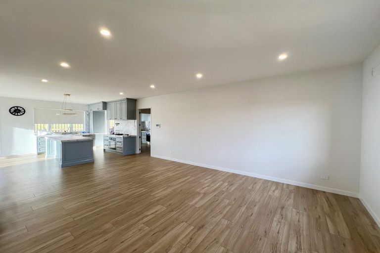 Photo of property in 42 Takurua Terrace, Orewa, 0931