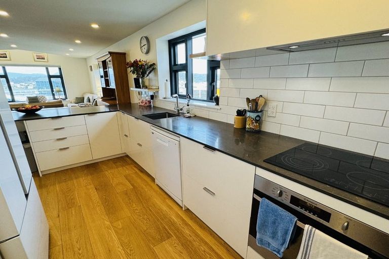 Photo of property in Terrace Garden Apartments, 14e/120 The Terrace, Wellington Central, Wellington, 6011