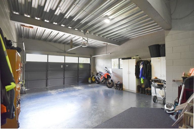 Photo of property in 4 Tupara Crescent, Kawaha Point, Rotorua, 3010