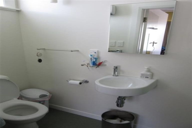 Photo of property in 104 Creswick Terrace, Northland, Wellington, 6012