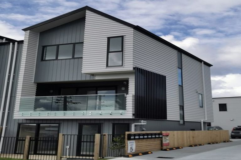 Photo of property in 1/17 Woodford Avenue, Henderson, Auckland, 0610