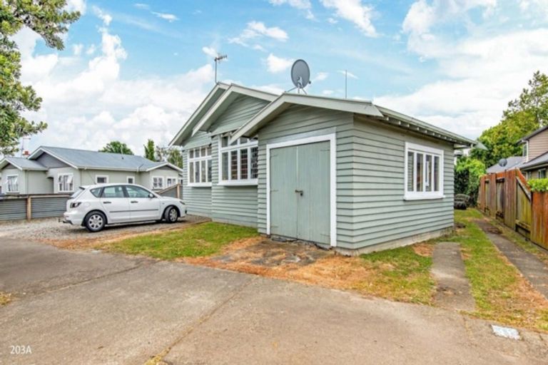 Photo of property in 203 College Street, West End, Palmerston North, 4412