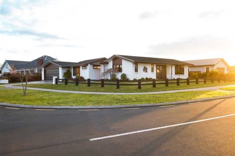 Photo of property in 2 Clifford Close, Leamington, Cambridge, 3432