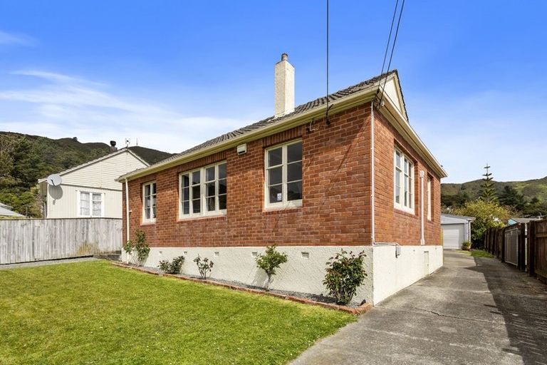 Photo of property in 16 Cleland Crescent, Naenae, Lower Hutt, 5011