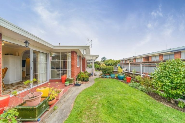 Photo of property in 2/142 Heretaunga Street, Palmerston North, 4414