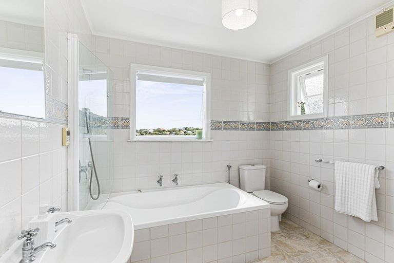 Photo of property in 15 Omar Street, Khandallah, Wellington, 6035