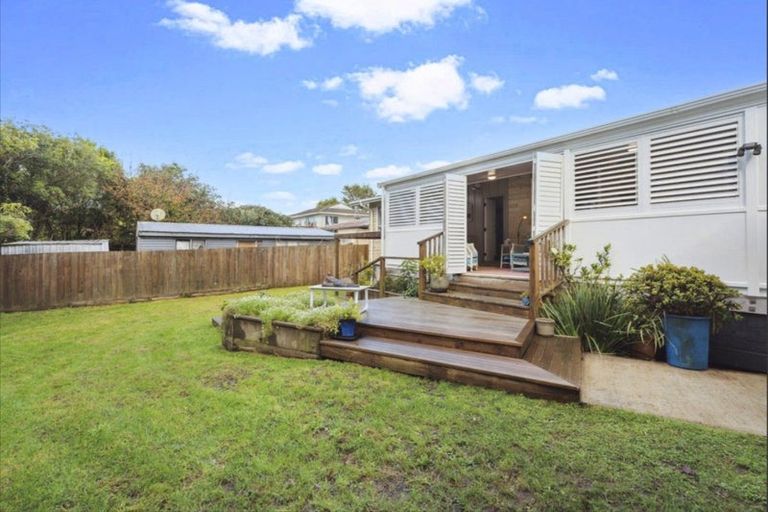 Photo of property in 90 Crawford Avenue, Mangere Bridge, Auckland, 2022