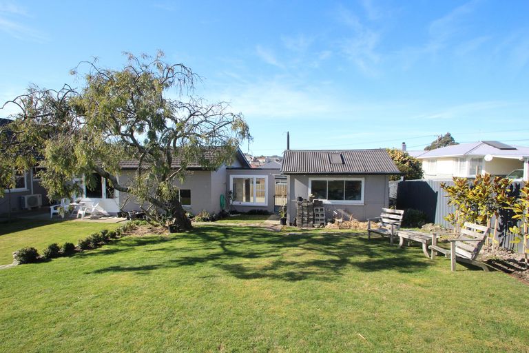 Photo of property in 2 Arthur Street, Holmes Hill, Oamaru, 9401