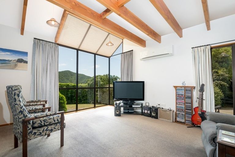 Photo of property in 18 Moana View Road, Waikawa, Picton, 7220