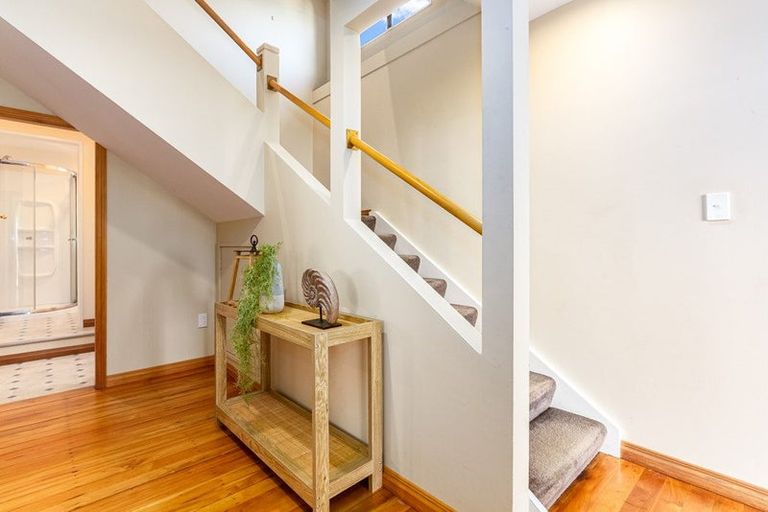 Photo of property in 24 Sunset Parade, Plimmerton, Porirua, 5026