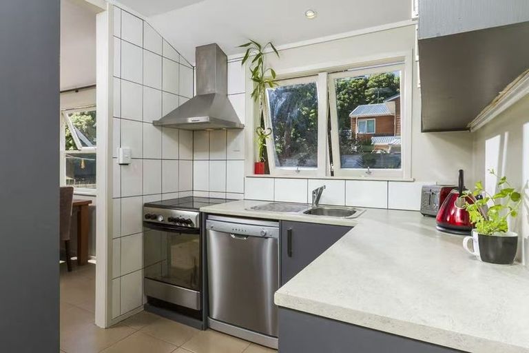 Photo of property in 12 Halberg Street, Glenfield, Auckland, 0629