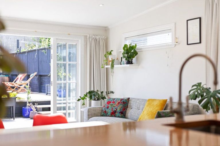 Photo of property in 13 Milton Street, Berhampore, Wellington, 6023