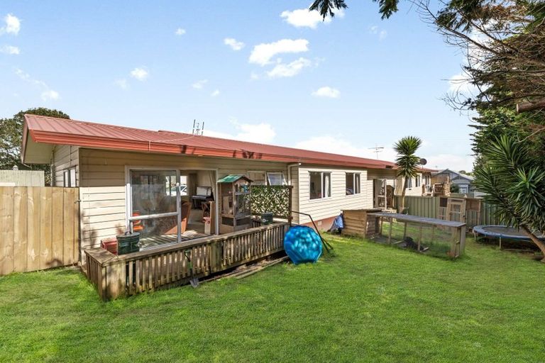 Photo of property in 104a Collingwood Road, Waiuku, 2123