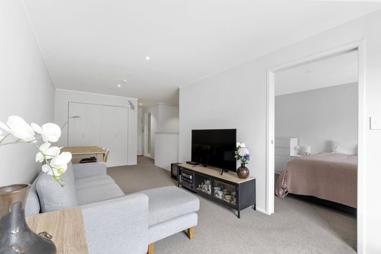 Photo of property in 19a/30 Westward Ho, Glen Eden, Auckland, 0602