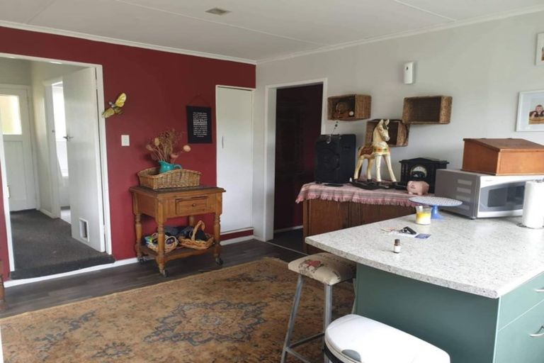 Photo of property in 240 Bridge Street, Eltham, 4322