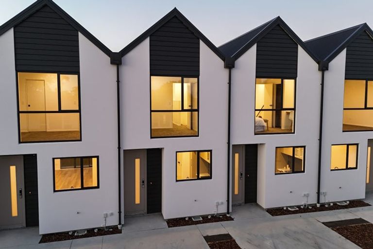 Photo of property in 8/29 Main Road South, Sockburn, Christchurch, 8042