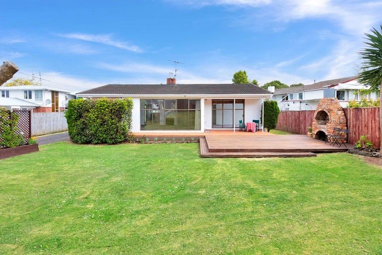 Photo of property in 6 Wendell Place, Greenlane, Auckland, 1061