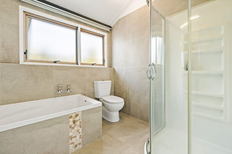 Photo of property in 797 East Coast Road, Northcross, Auckland, 0630