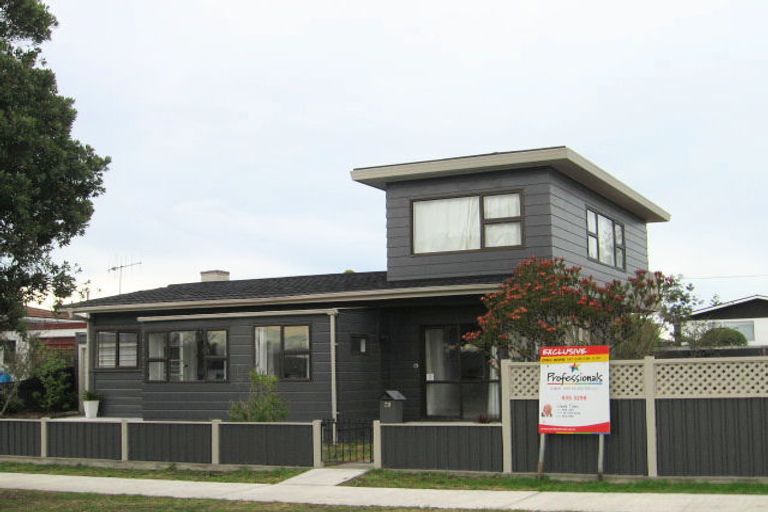 Photo of property in 28 Pukeko Place, Westshore, Napier, 4110