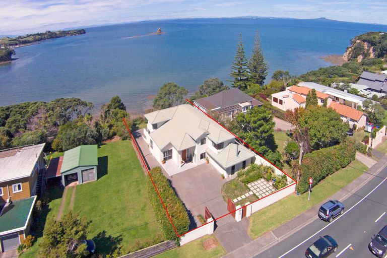 Photo of property in 989 Whangaparaoa Road, Tindalls Beach, Whangaparaoa, 0930