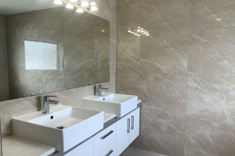 Photo of property in 98 Cardiff Road, Pakuranga, Auckland, 2010