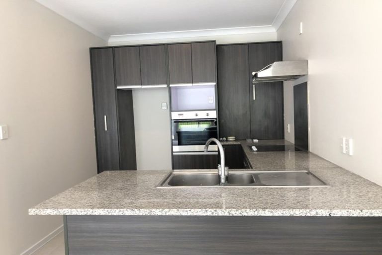 Photo of property in 10/44 Carlos Drive, Flat Bush, Auckland, 2016