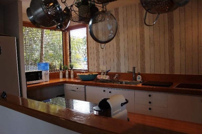 Photo of property in 3 Mizpah Road, Waiake, Auckland, 0630