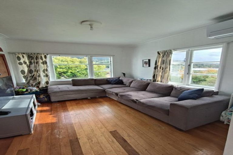 Photo of property in 18 Collins Avenue, Tawa, Wellington, 5028