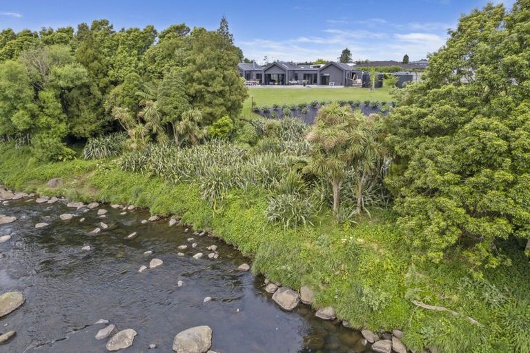 Photo of property in 9b Cross Street, Lepperton, New Plymouth, 4373